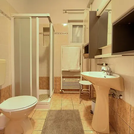 Jele Малинска